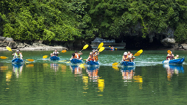 Kayaking Lan Ha Bay - Halong Bay